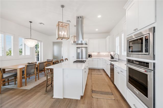 320 S Shore Dr, Port Aransas, TX 78373