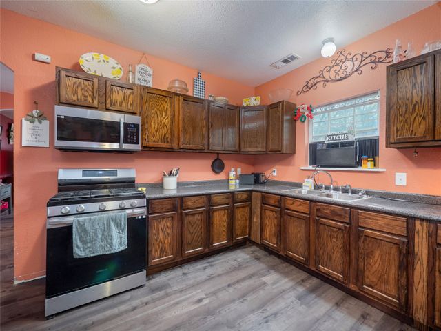 1209 New Dallas Highway, Bellmead, TX 76705