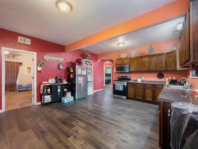 1209 New Dallas Highway, Bellmead, TX 76705