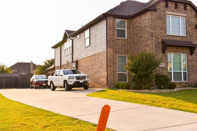 13725 Alterna Drive, Fort Worth, TX 76052