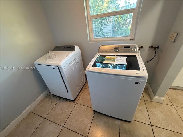 4210 SW 10th St, Plantation, FL 33317