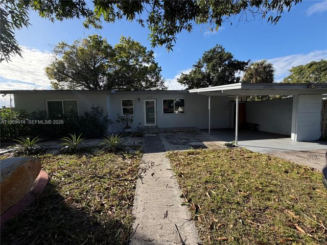 4210 SW 10th St, Plantation, FL 33317