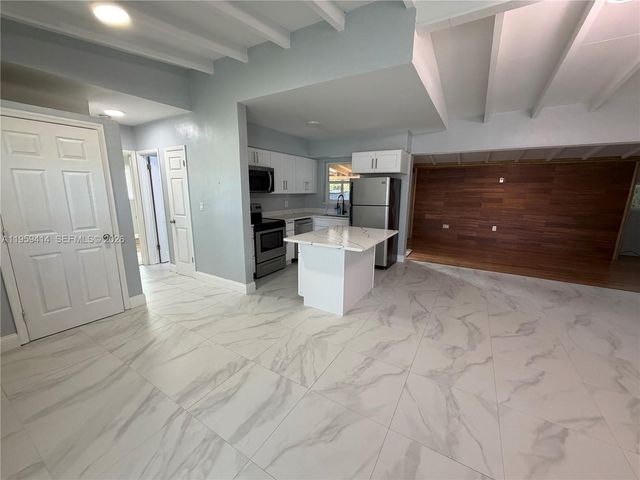 4210 SW 10th St, Plantation, FL 33317