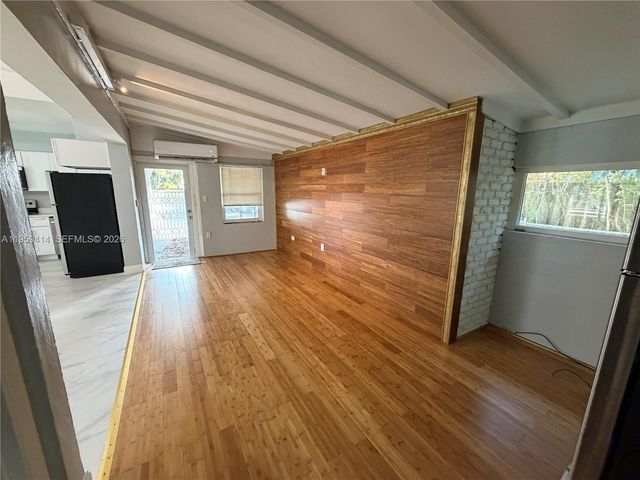 4210 SW 10th St, Plantation, FL 33317