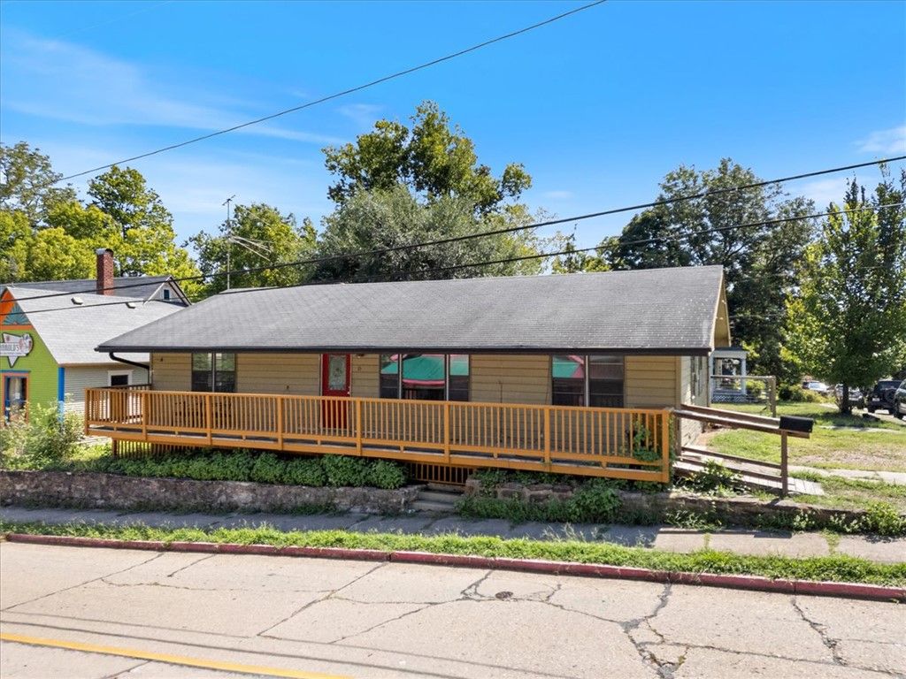 15 White Street, Eureka Springs, AR 72632