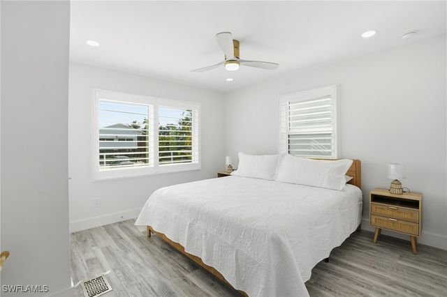 270 Dundee RD, Fort Myers Beach, FL 33931