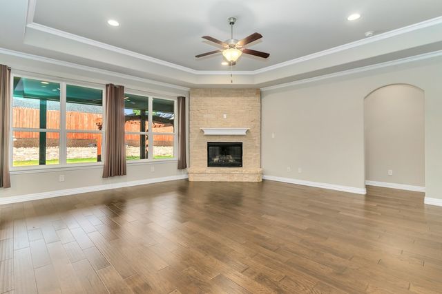 808 Chestnut Grove Drive, Cleburne, TX 76033