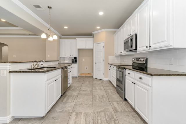 808 Chestnut Grove Drive, Cleburne, TX 76033