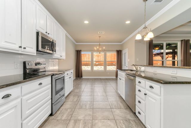 808 Chestnut Grove Drive, Cleburne, TX 76033
