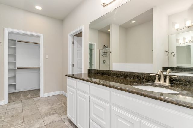 808 Chestnut Grove Drive, Cleburne, TX 76033