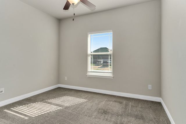 808 Chestnut Grove Drive, Cleburne, TX 76033