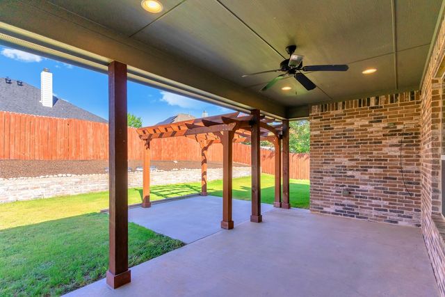 808 Chestnut Grove Drive, Cleburne, TX 76033