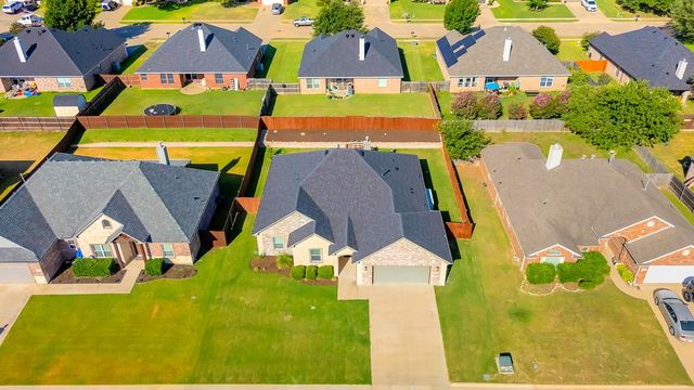 808 Chestnut Grove Drive, Cleburne, TX 76033