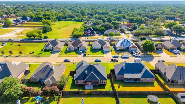 808 Chestnut Grove Drive, Cleburne, TX 76033