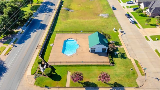 808 Chestnut Grove Drive, Cleburne, TX 76033