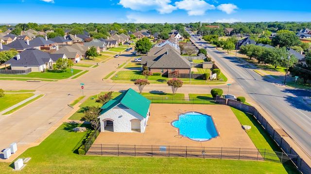 808 Chestnut Grove Drive, Cleburne, TX 76033