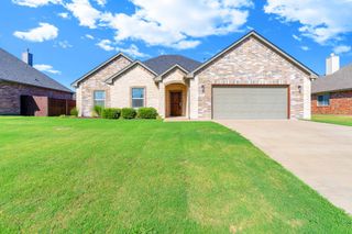 808 Chestnut Grove Drive, Cleburne, TX 76033
