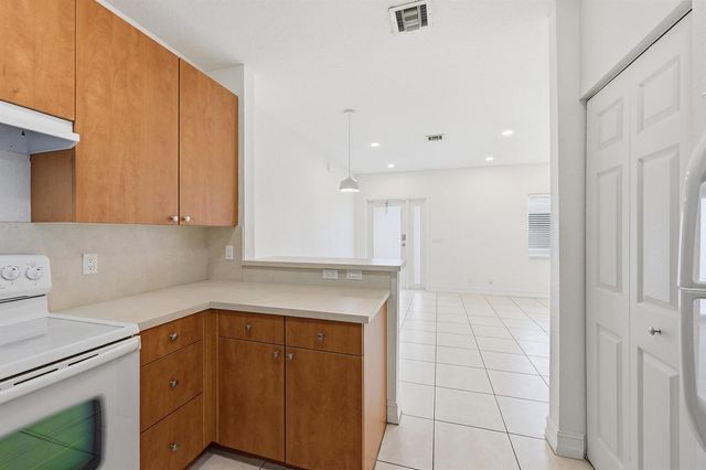 913 NE 12th Avenue, Pompano Beach, FL 33060