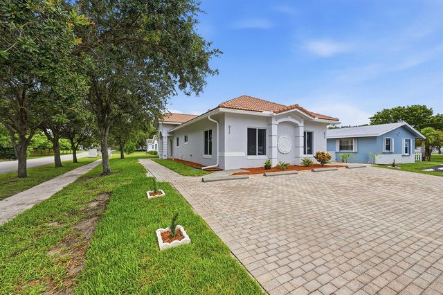 913 NE 12th Avenue, Pompano Beach, FL 33060