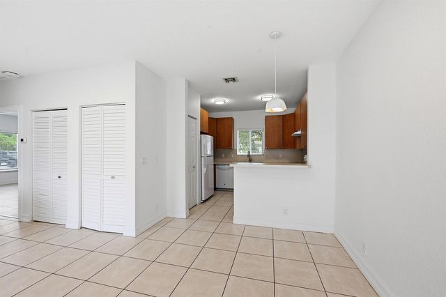 913 NE 12th Avenue, Pompano Beach, FL 33060