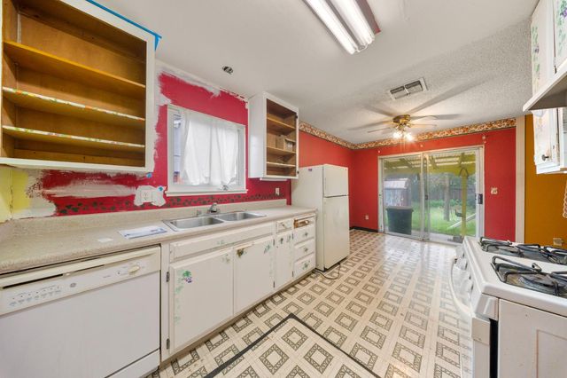 8243 Onyx Ct, Stockton, CA 95210