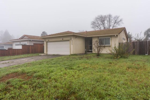 8243 Onyx Ct, Stockton, CA 95210
