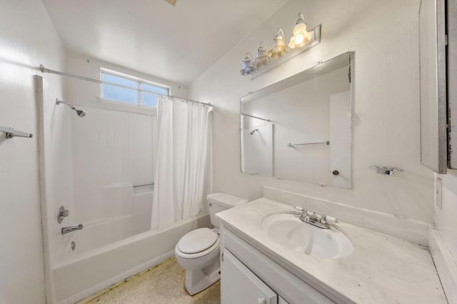 8243 Onyx Ct, Stockton, CA 95210