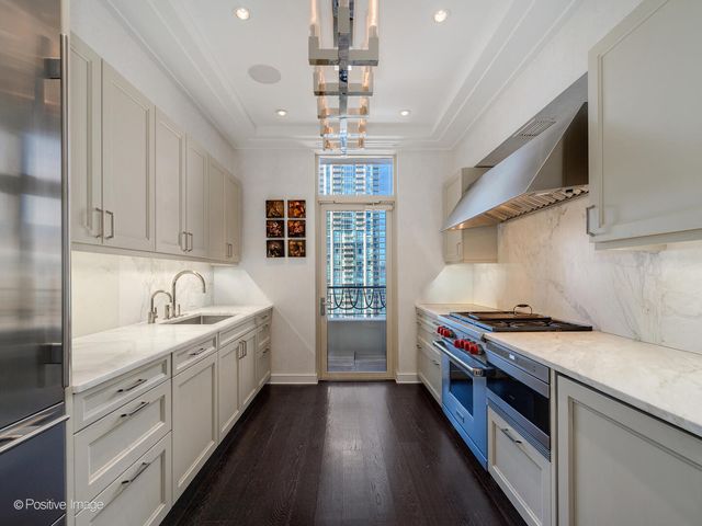 118 E ERIE Street 20D, Chicago, IL 60611