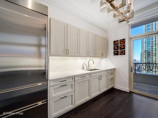 118 E ERIE Street 20D, Chicago, IL 60611