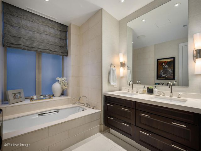 118 E ERIE Street 20D, Chicago, IL 60611
