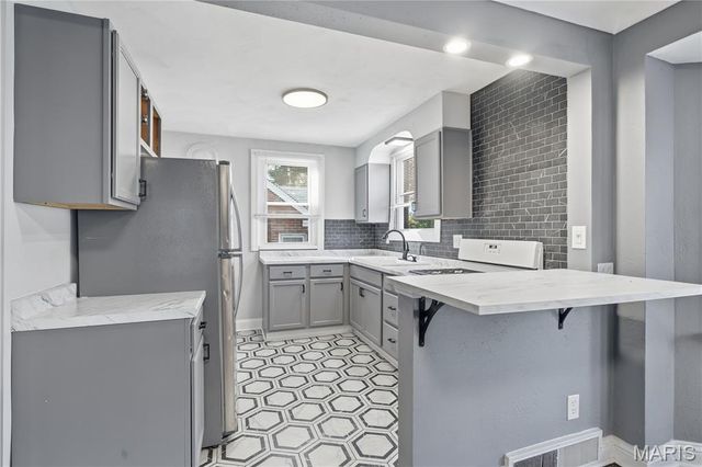 216 S Hartnett Avenue, Ferguson, MO 63135