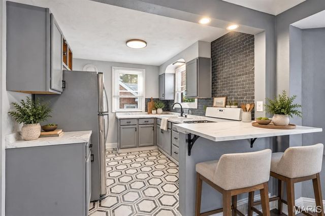 216 S Hartnett Avenue, Ferguson, MO 63135
