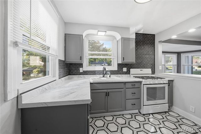 216 S Hartnett Avenue, Ferguson, MO 63135