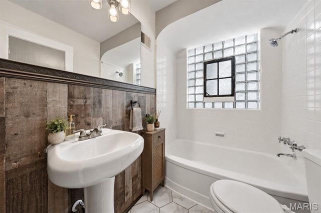 216 S Hartnett Avenue, Ferguson, MO 63135