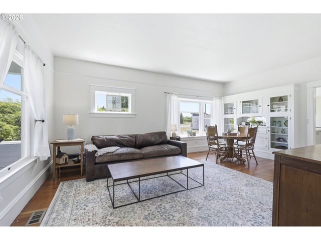 24051 Ne AIRPORT Rd, Aurora, OR 97002