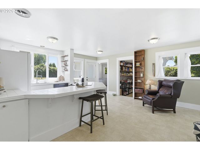 24051 Ne AIRPORT Rd, Aurora, OR 97002
