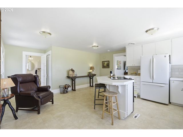 24051 Ne AIRPORT Rd, Aurora, OR 97002