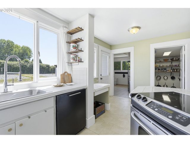 24051 Ne AIRPORT Rd, Aurora, OR 97002