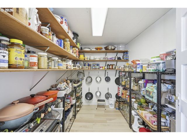 24051 Ne AIRPORT Rd, Aurora, OR 97002