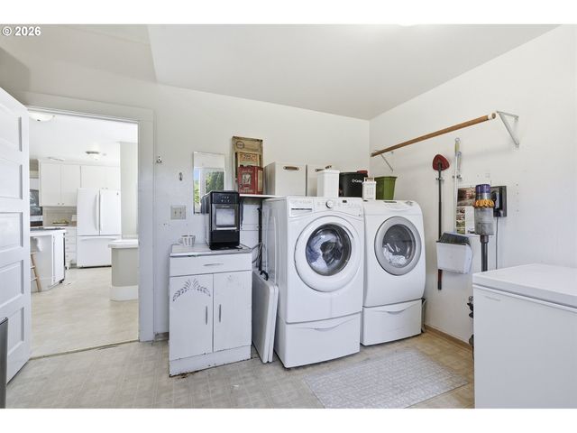24051 Ne AIRPORT Rd, Aurora, OR 97002