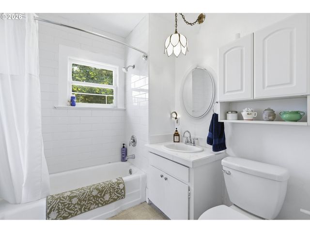 24051 Ne AIRPORT Rd, Aurora, OR 97002