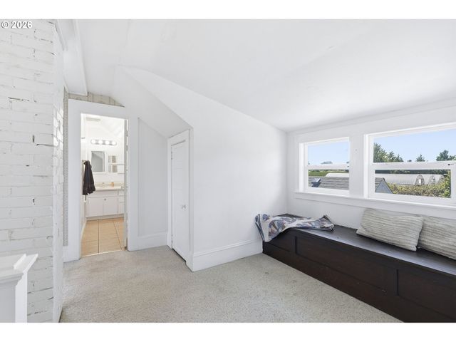 24051 Ne AIRPORT Rd, Aurora, OR 97002