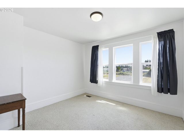 24051 Ne AIRPORT Rd, Aurora, OR 97002