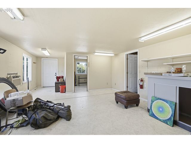24051 Ne AIRPORT Rd, Aurora, OR 97002