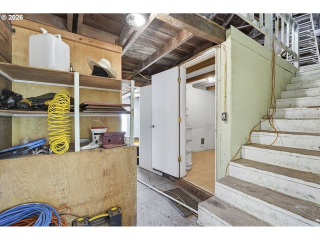 24051 Ne AIRPORT Rd, Aurora, OR 97002