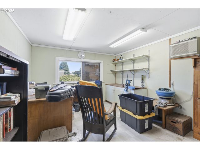 24051 Ne AIRPORT Rd, Aurora, OR 97002
