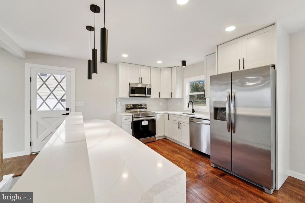 Image 11 of property listing at 436 OLD LINE AVE, Laurel, MD 20724