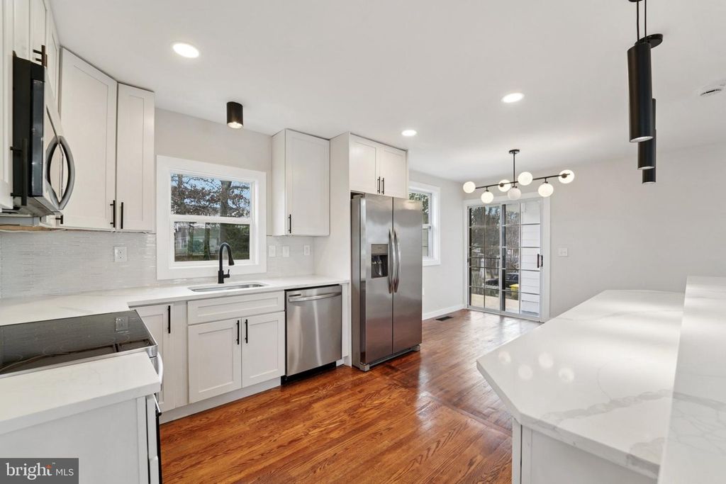 Image 12 of property listing at 436 OLD LINE AVE, Laurel, MD 20724