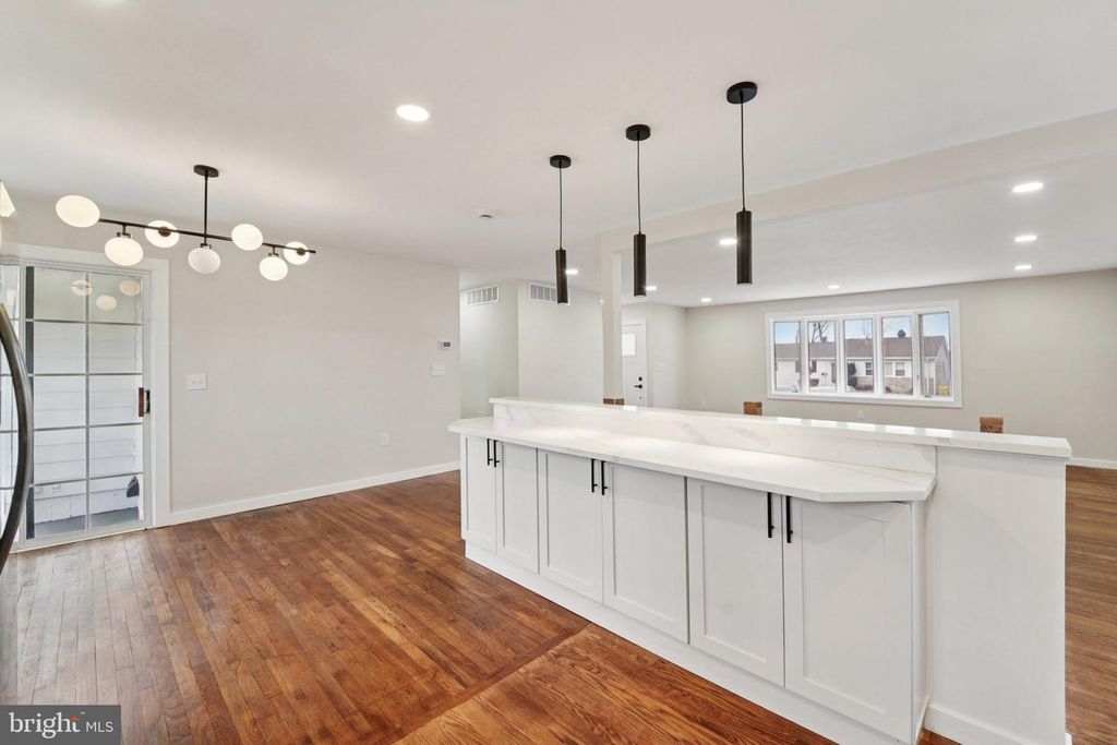 Image 13 of property listing at 436 OLD LINE AVE, Laurel, MD 20724