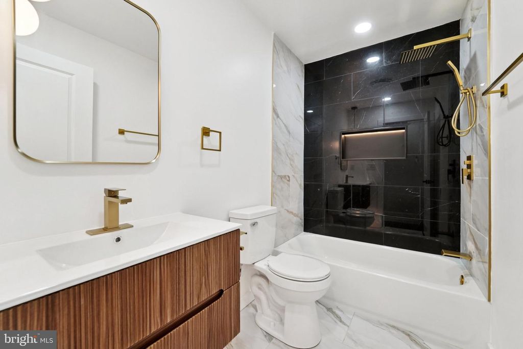 Image 14 of property listing at 436 OLD LINE AVE, Laurel, MD 20724